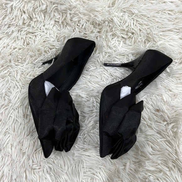 Jeffrey Campbell Women's Convince Bow Pointed Toe Pumps - Picture 4 of 7